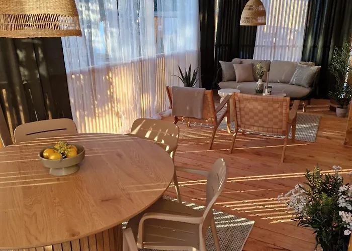 Blissbay Mobile Home, Campeggio