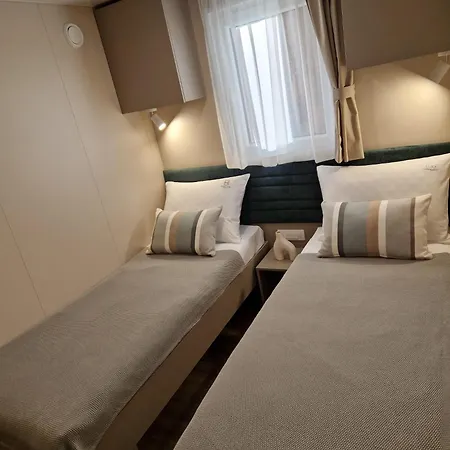 Blissbay Mobile Home, Camping *